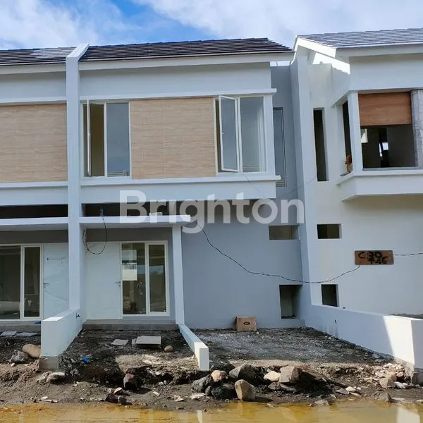 image RUMAH 2 LANTAI MINIMALIS POSISI DEPAN TAMAN,ANVAYA JUANDA TAMBAK CEMANDI (3)