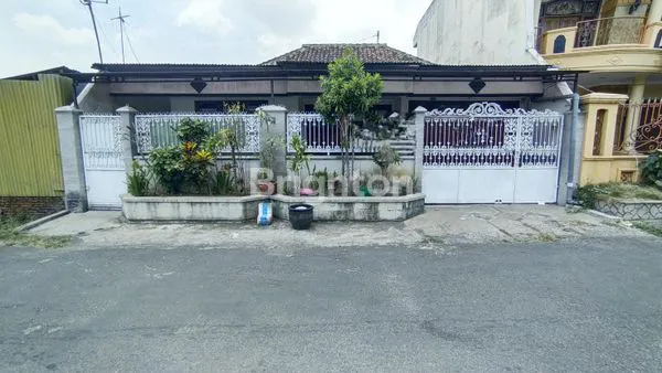 image RUMAH LUAS STRATEGIS BISA UNTUK KOST BANDULAN MALANG (1)