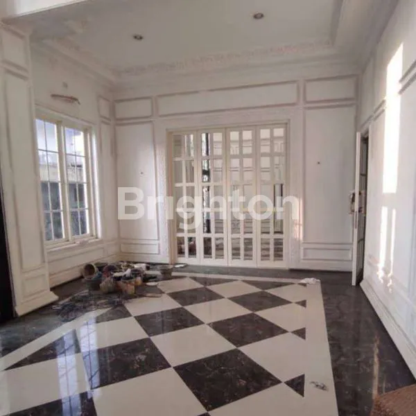 image RUMAH MEWAH AMERICAN CLASSIC DI GAYUNGSARI BARAT   (2)