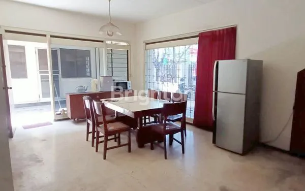 image RUMAH LOKASI STRATEGIS BISA UNTUK TEMPAT USAHA ATAUPUN INVESTASI (2)