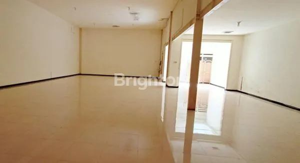 image RUMAH LOKASI STRATEGIS BISA UNTUK TEMPAT USAHA ATAUPUN INVESTASI (5)