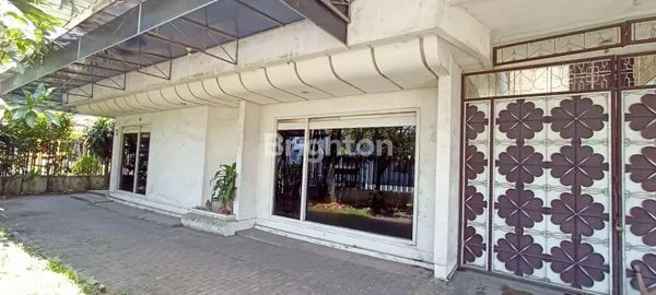 image RUMAH LOKASI STRATEGIS BISA UNTUK TEMPAT USAHA ATAUPUN INVESTASI (1)
