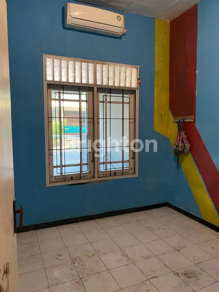 image RUMAH PERLU RENOVASI KARENA BANGUNAN LAMA TAPI MASIH KUAT (2)