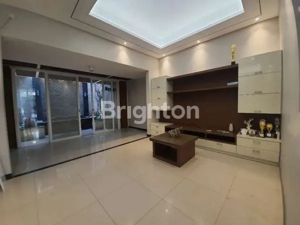 image RUMAH DISEWAKAN SEMI FURNISHED DI ROYAL RESIDENCE (1)