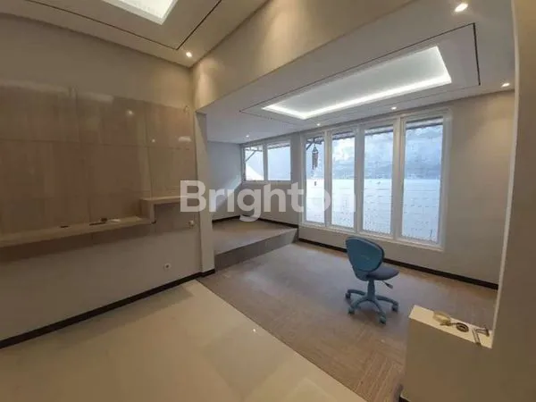 image RUMAH DISEWAKAN SEMI FURNISHED DI ROYAL RESIDENCE (3)