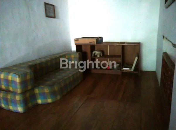 image RUMAH FULL FURNISH DI DENPASAR KUTA UTARA BUTUH RENOV LANTAI ATAS LANTAI KAYU ADA KANTOR (11)