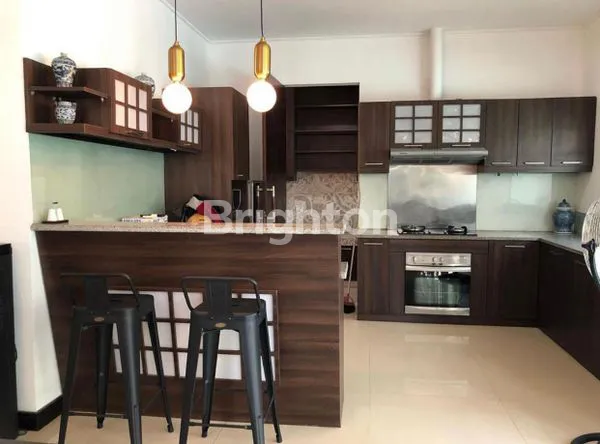 image RUMAH MEWAH DENGAN KOLAM RENANG DI TENGAH KOTA (3)