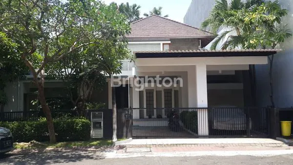 image RUMAH MEWAH DENGAN KOLAM RENANG DI TENGAH KOTA (5)