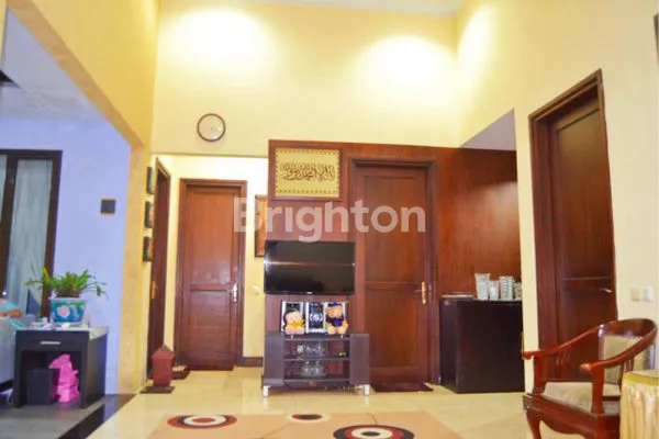 image RUMAH BAGUS ELIT 2 LT FULL FURNISHED DI RIVERSIDE KOTA MALANG (7)