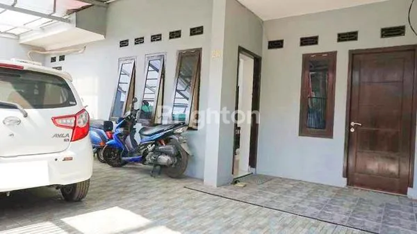 image RUMAH BAGUS MODERN KOKOH 2 LT HARGA MURAH DI SULFAT KOTA MALANG (3)