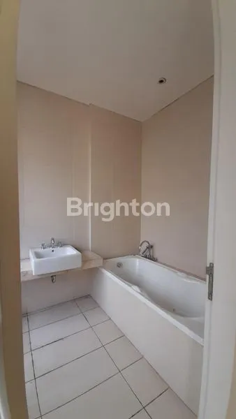 image RUMAH MODERN MINIMALIS 2 LANTAI CITRALAND DEPAN SURABAYA BARAT DEKAT UNESA, SEKOLAH CIPUTRA, PAKUWON MALL, GWALK (2)