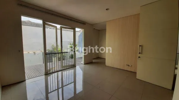 image RUMAH MODERN MINIMALIS 2 LANTAI CITRALAND DEPAN SURABAYA BARAT DEKAT UNESA, SEKOLAH CIPUTRA, PAKUWON MALL, GWALK (5)