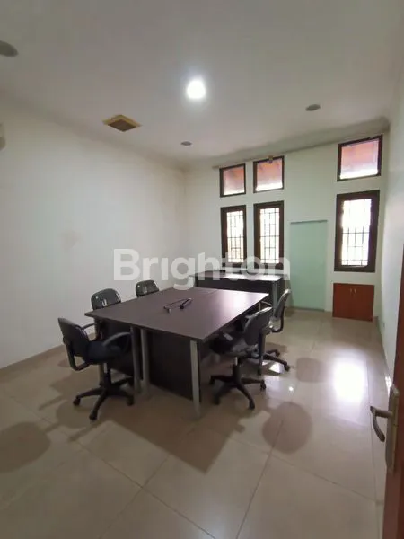 image OFFICE SPACE 3 LANTAI FULL FURNISHED – KEREN ABIS! MAIN ROAD VETERAN  BANDUNG | LOKASI PREMIUM & SIAP PAKAI (3)