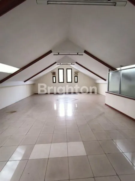 image OFFICE SPACE 3 LANTAI FULL FURNISHED – KEREN ABIS! MAIN ROAD VETERAN  BANDUNG | LOKASI PREMIUM & SIAP PAKAI (2)