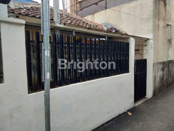 image KOST-AN TERISI BUTUH UANG BANGET !!! (5)