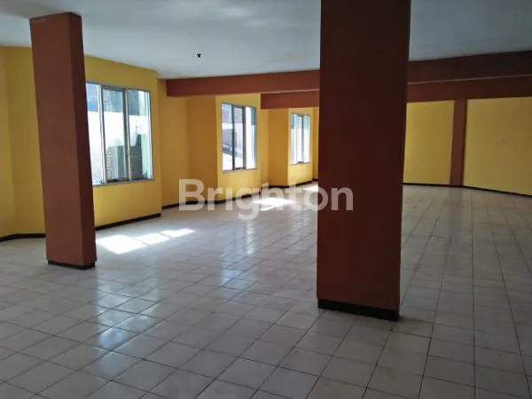 image DAERAH RAMAI JALAN UTAMA BANYAK KAMPUS (2)