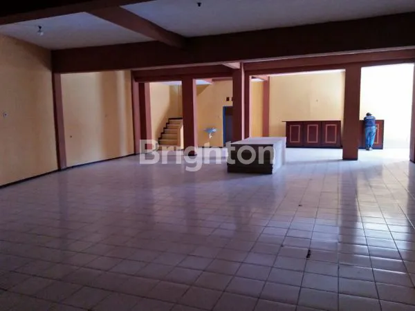 image DAERAH RAMAI JALAN UTAMA BANYAK KAMPUS (3)