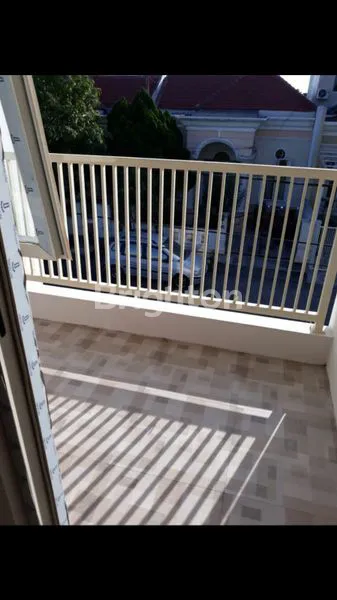 image RUMAH 2 LANTAI GRES MINIMALIS TENGAH KOTA SIDOARJO (7)