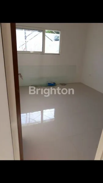 image RUMAH 2 LANTAI GRES MINIMALIS TENGAH KOTA SIDOARJO (8)