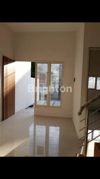 image RUMAH 2 LANTAI GRES MINIMALIS TENGAH KOTA SIDOARJO (5)