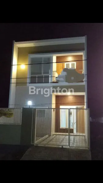 image RUMAH 2 LANTAI GRES MINIMALIS TENGAH KOTA SIDOARJO (1)