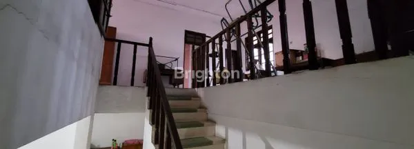 image RUMAH HITUNG TANAH DI JALAN KEMAYORAN BARU(GEDUNG DPRD LURUS)SBY PUSAT 2 LANTAI (6)