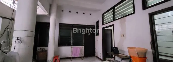 image RUMAH HITUNG TANAH DI JALAN KEMAYORAN BARU(GEDUNG DPRD LURUS)SBY PUSAT 2 LANTAI (5)