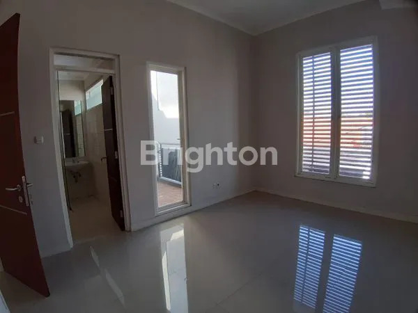 image RUMAH CIAMIK SIAP HUNI DI LEBAK INDAH JAYA SURABAYA (7)