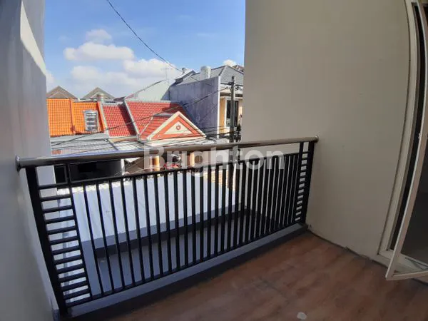 image RUMAH CIAMIK SIAP HUNI DI LEBAK INDAH JAYA SURABAYA (3)