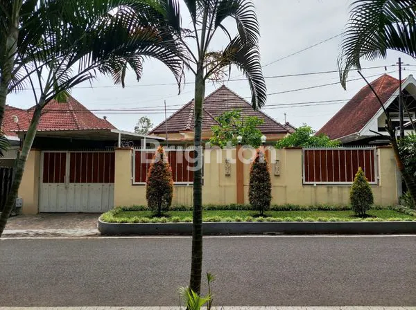 image RUMAH DI JALAN MALABAR MALANG (2)