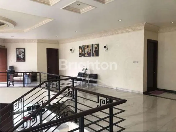 image RUMAH MEWAH SIAP HUNI BOULEVARD PALEM RAYA LIPPO KARAWACI TANGERANG (8)
