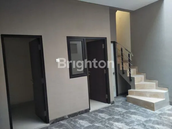 image RUMAH MEWAH 2 LANTAI DEKAT UBAYA (3)