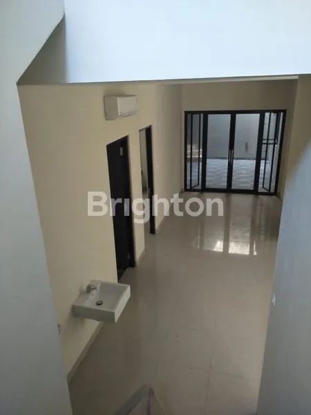 image RUMAH MEWAH 2 LANTAI DEKAT UBAYA (6)