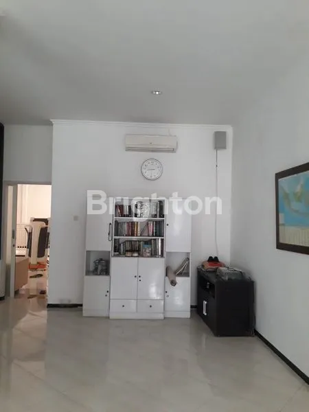 image RUMAH MEWAH 2 LANTAI DEKAT UBAYA (2)