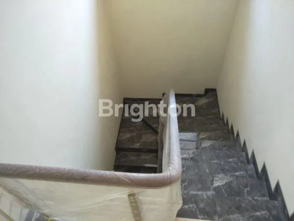 image RUMAH MEWAH 2 LANTAI DEKAT UBAYA (7)