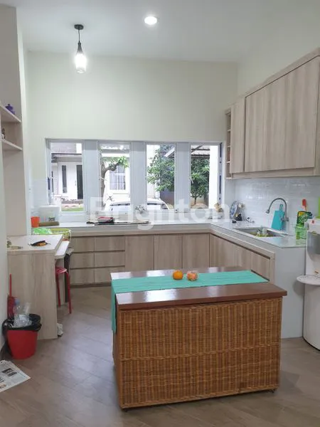 image RUMAH CANTIK TERAWAT SIAP HUNI DI PONDOK HIJAU GOLF (7)