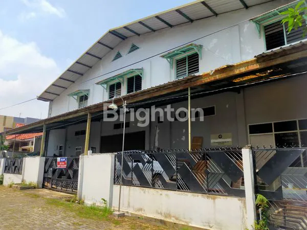 image GUDANG BESAR  ROW  JALAN  10 METER , MOBIL BESAR  BISA  MASUK , 10 MENIT KE   BANDARA A YANI  DEKAT  DENGAN PELABUHAN SEMARANG , DI KAWASAN PENDUDUK YANG TENANG . (3)