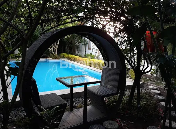 image VILLA MEWAH DI MANTRIJERON, KOLAM RENANG PRIBADI (4)