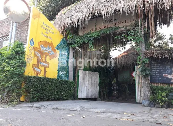 image VILLA MEWAH DI MANTRIJERON, KOLAM RENANG PRIBADI (7)