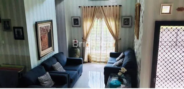 image RUMAH DUA LANTAI POSISI HOOK DEPAN TAMAN  (7)