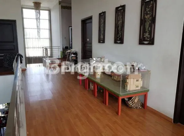 image RUMAH MEWAH HOEK DENGAN SWIMMING POOL DI ALAM SUTERA (4)