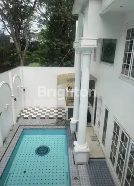 image RUMAH MEWAH DENGAN SWIMMING POOL DI TIRTA GOLF BSD TANGERANG (2)
