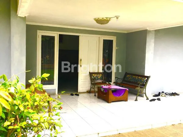 RUMAH LUAS UNTUK KELUARGA BESAR, NYAMAN DAN ASRI