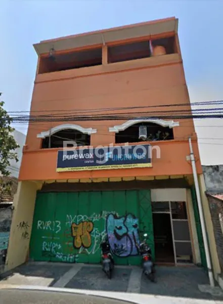 RUKO DENGAN KAMAR BANYAK