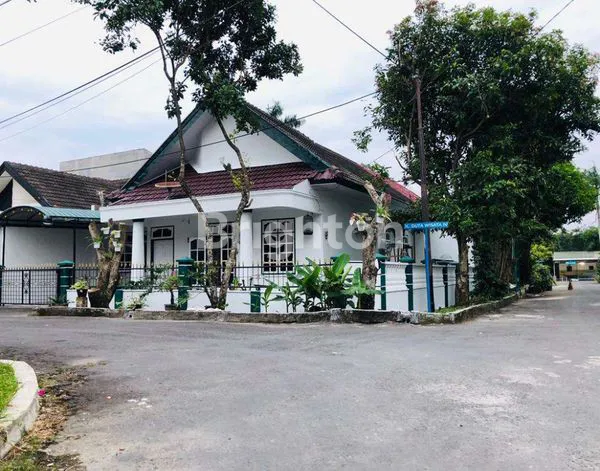 image RUMAH KLASSIK DI JALAN KARYA WISATA , DAERAH MEDAN JOHOR  (1)