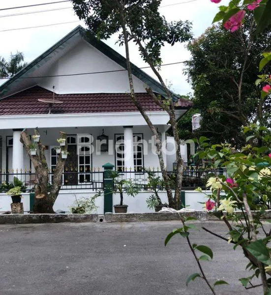 image RUMAH KLASSIK DI JALAN KARYA WISATA , DAERAH MEDAN JOHOR  (3)
