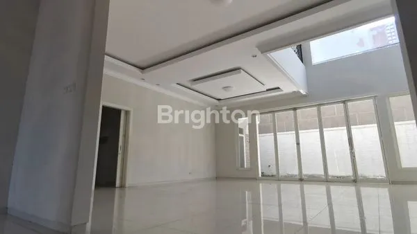 image RUMAH CANTIK 2 LANTAI SIAP HUNI DEKAT CLUB HOUSE DI ARAYA MALANG (5)