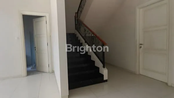 image RUMAH CANTIK 2 LANTAI SIAP HUNI DEKAT CLUB HOUSE DI ARAYA MALANG (7)