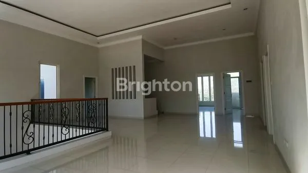 image RUMAH CANTIK 2 LANTAI SIAP HUNI DEKAT CLUB HOUSE DI ARAYA MALANG (11)