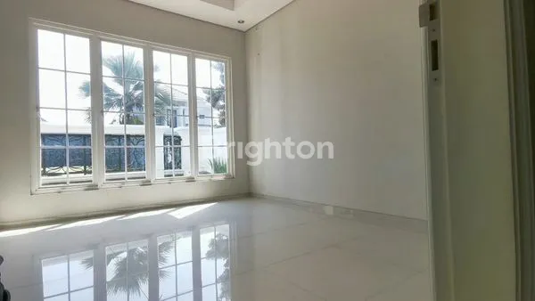 image RUMAH CANTIK DESIGN MENARIK BANGUNAN LEGA DI VILLA GOLF BOULEVARD ARAYA MALANG (7)